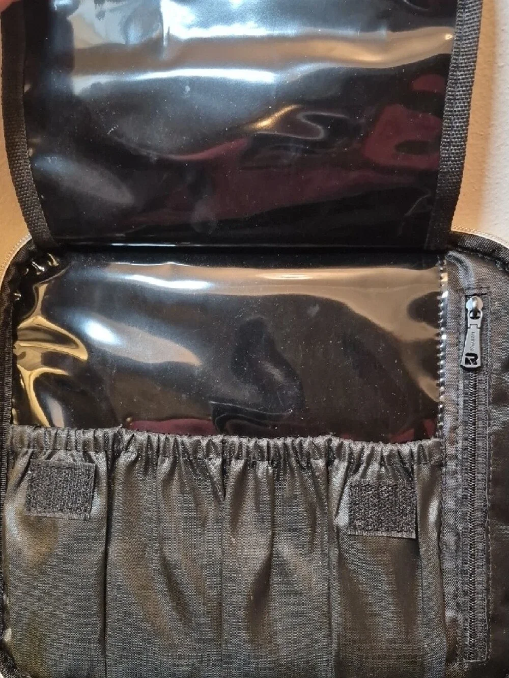 Reiover Marble Print White Cosmetic Travel Case